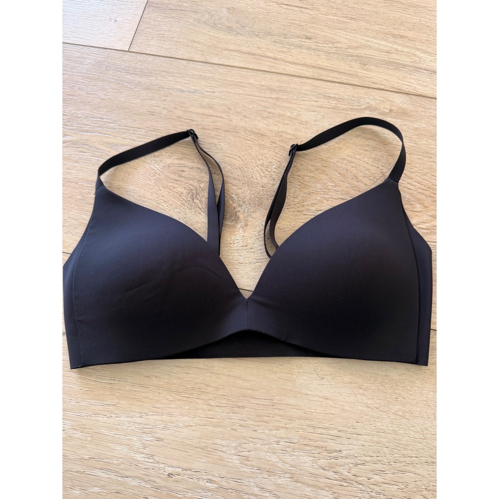 Lululemon Like Nothing Bra Women 32B Black Wireless Seamless Minimalist 339